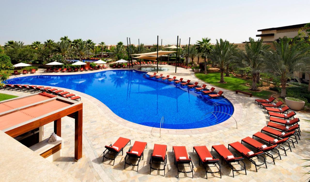 Vogo Abu Dhabi Golf Resort & Spa Formerly The Westin Abu Dhabi Golf Resort & Spa Eksteriør billede The swimming pool at the resort