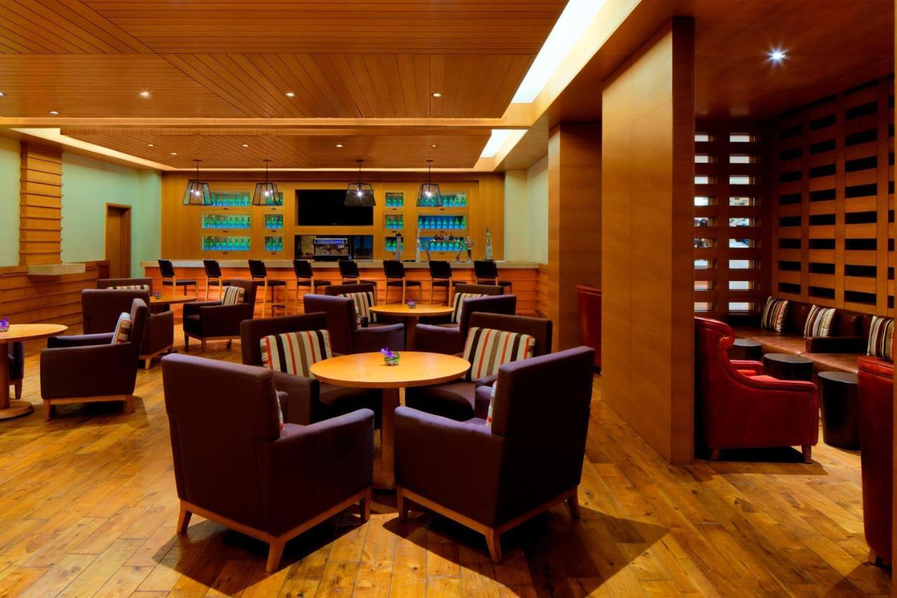 Vogo Abu Dhabi Golf Resort & Spa Formerly The Westin Abu Dhabi Golf Resort & Spa Eksteriør billede The lounge at the airport
