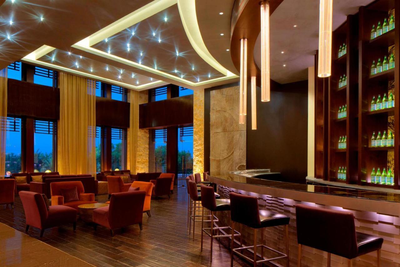 Vogo Abu Dhabi Golf Resort & Spa Formerly The Westin Abu Dhabi Golf Resort & Spa Eksteriør billede The bar at the Westin