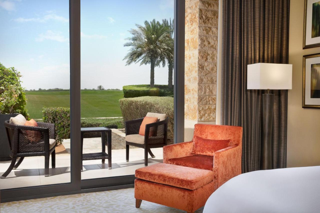 Vogo Abu Dhabi Golf Resort & Spa Formerly The Westin Abu Dhabi Golf Resort & Spa Eksteriør billede A room at the Jumeirah Emirates Resort